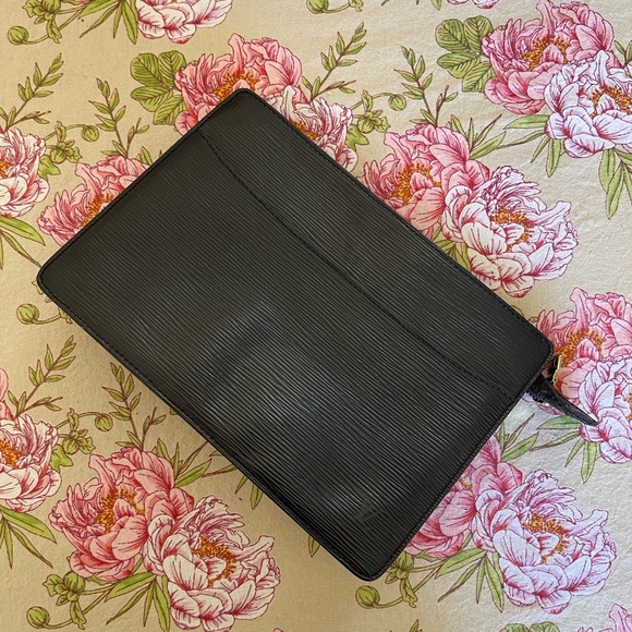 💯 Authentic LOUIS VUITTON EPI LEATHER POCHETTE HOMME IN BLACK. - Picture 8 of 8